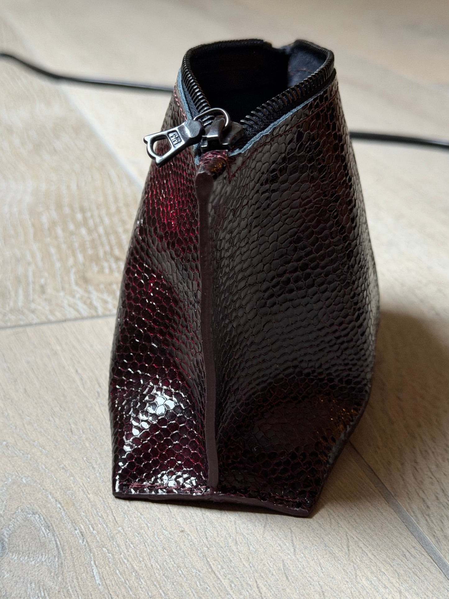 Make-up tas COCO - Mini (S) - Lakleer rood met roggeprint